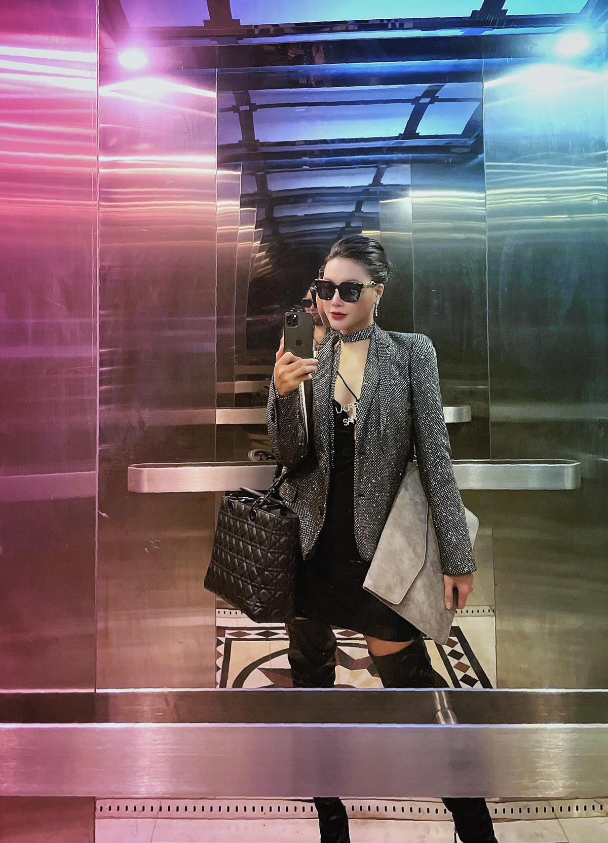 Được khen ngợi có vóc dáng “đồng hồ cát”, nữ MC cho biết không đụng “dao kéo”.