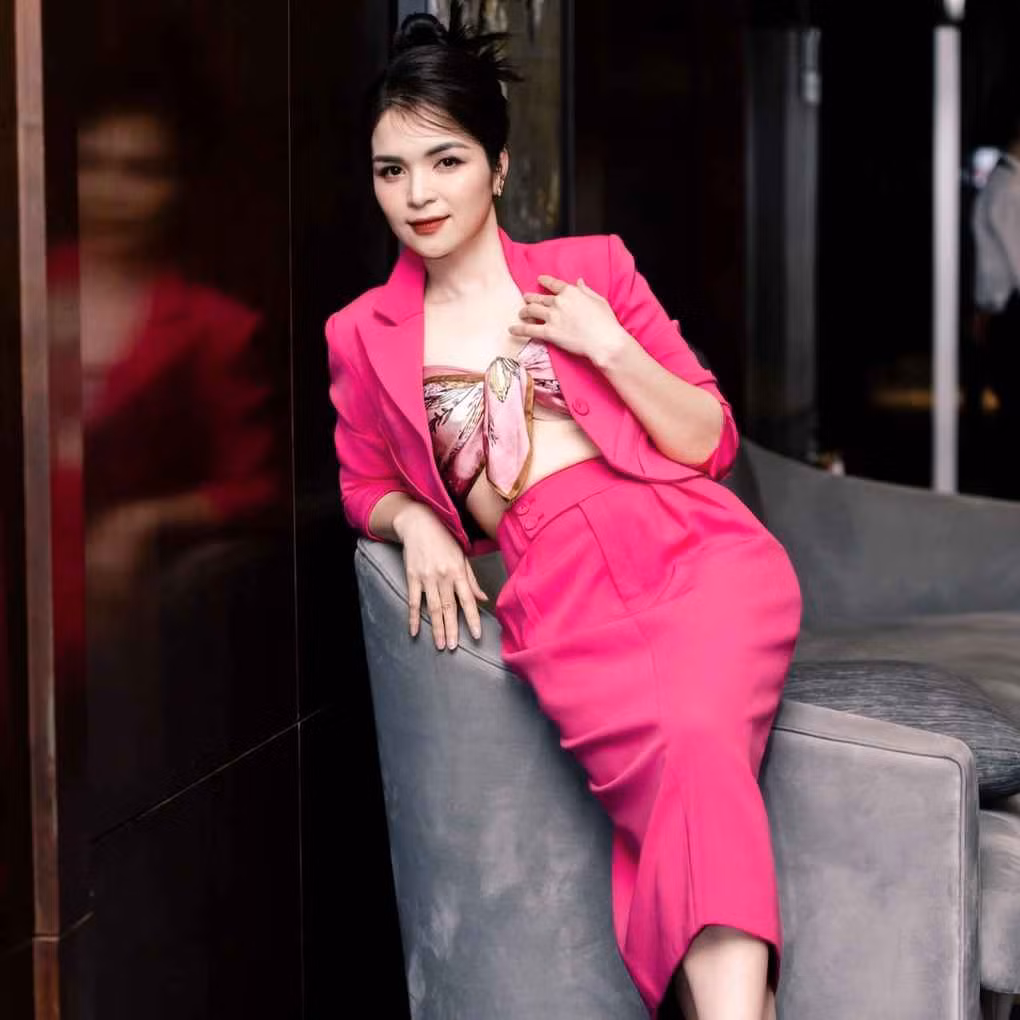 Cô nàng Nguyễn Hằng tiếp tục trau dồi kinh nghiệm và nghiêm túc theo đuổi công việc người dẫn chương trình