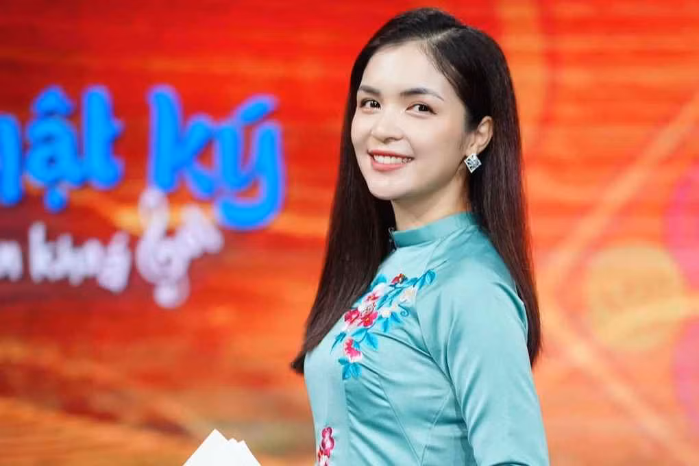 Với giọng nói truyền cảm và vẻ ngoài xinh đẹp, Nguyễn Hằng từng được nhiều bạn nhỏ yêu mến khi đảm nhận vị trí chị Kính Hồng thay thế cho Vân Hugo, Phan Linh Chi...