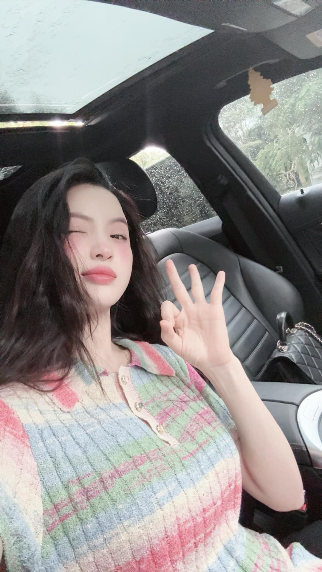 Chứng kiến diện mạo lạ lẫm của vợ Quang Hải, đông đảo netizen mong rằng Chu Thanh Huyền sớm hồi phục để quay trở lại với diện mạo như trước đây.