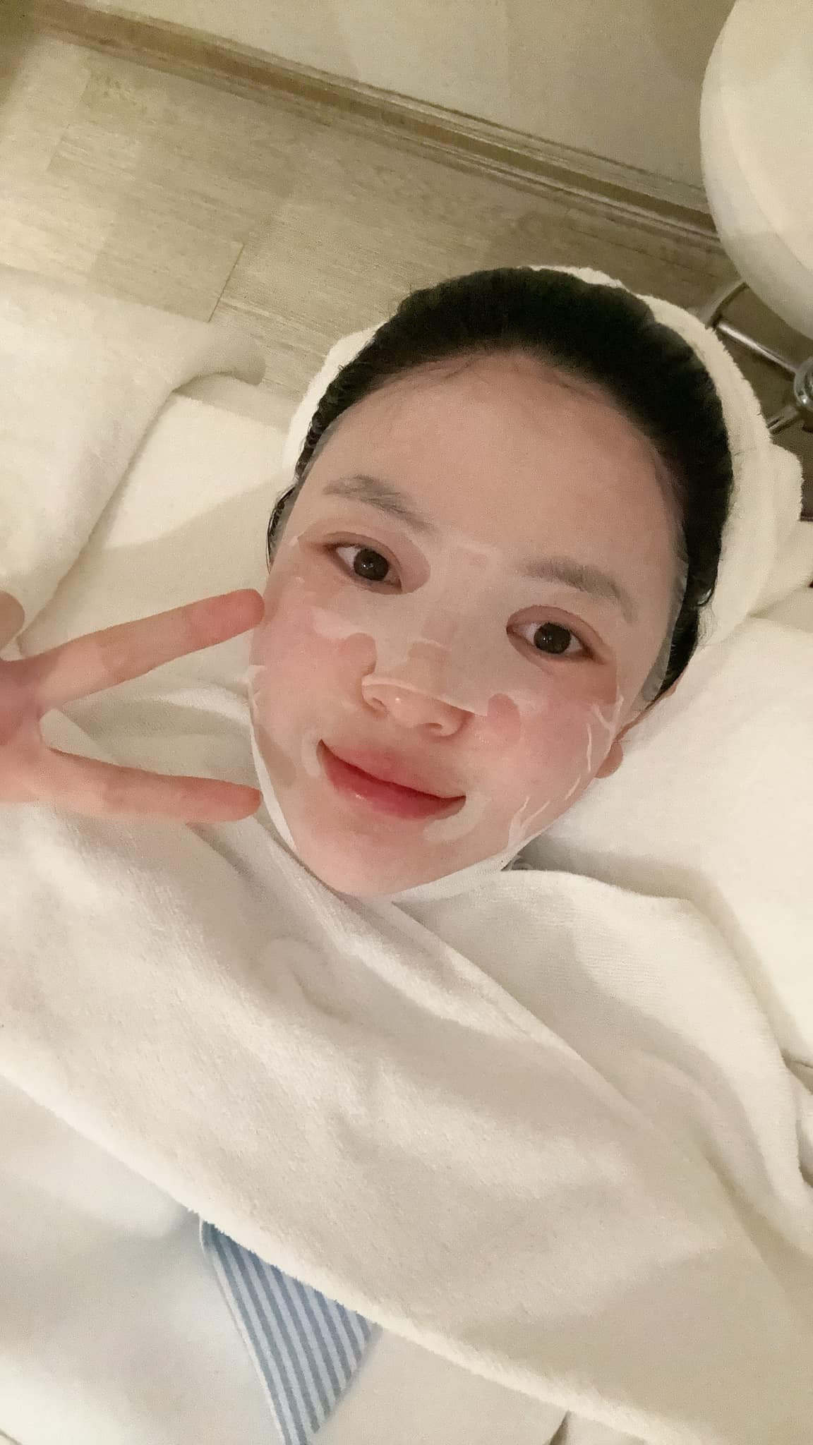 Thực tế, trước đây bà xã Quang Hải có xuất phát điểm gương mặt ưa nhìn, làn da trắng trẻo. Song tổng quan, nhan sắc của Chu Thanh Huyền khi ấy chưa được hoàn hảo.