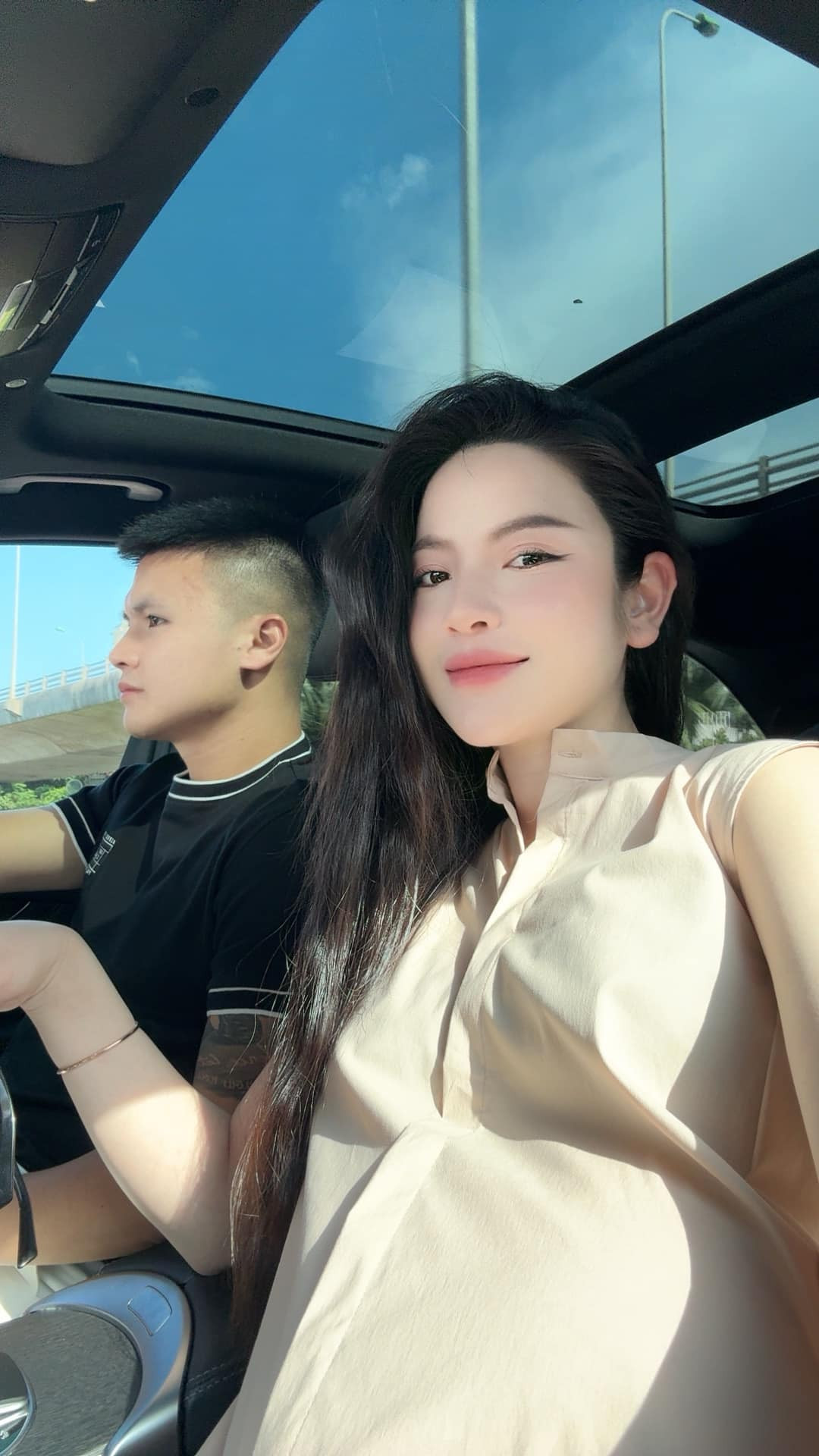 Mặt khác, dân mạng cũng khuyên Chu Thanh Huyền nên hạn chế "đụng chạm dao kéo" để tránh những biến chứng sau này.