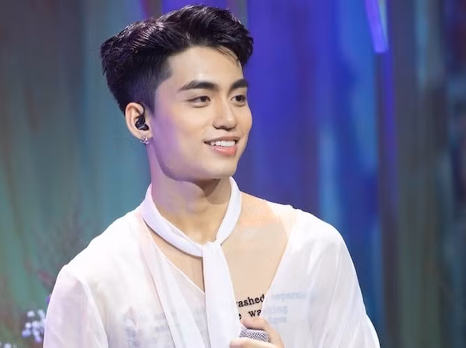 Cũng nhờ vậy, nhất cử nhất động của MONO (Nguyễn Việt Hoàng) ngoài đời thường đều nhận được sự quan tâm lớn của cư dân mạng.