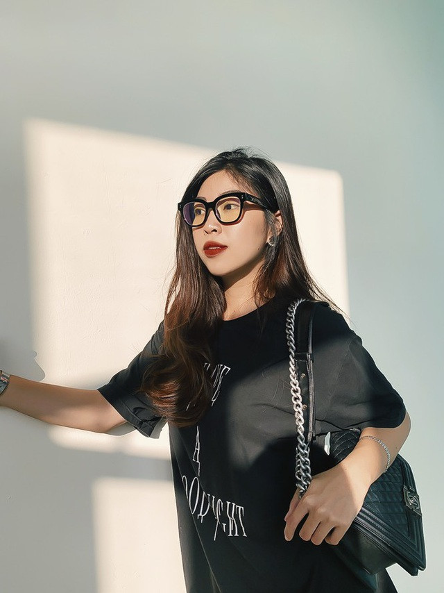 Và đỉnh điểm là giữa lớp 12, Trà My có ngất trước cửa nhà do quá mệt và đói, cô bạn bị hoa mắt chóng mặt và suy nhược do phương pháp giảm cân không hợp lí.