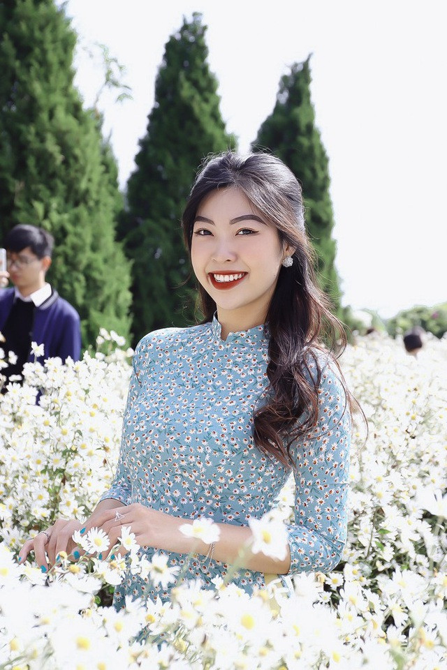 Sau khi bình tĩnh lại, Trà My quyết định tìm hiểu việc giảm cân một cách nghiêm túc và khoa học. Cô bạn bắt đầu tìm đến phương pháp Eatclean và những bài tập thể dục trên Youtube.