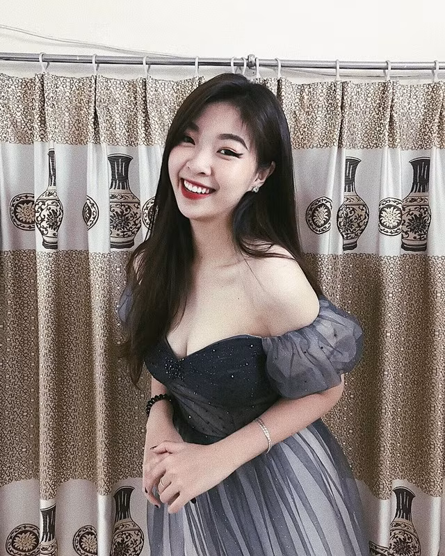 Trà My tâm sự, cô đã tự tin vào bản thân nhiều hơn, thoải mái trò chuyện, kết bạn cùng mọi người. Cô thỏa sức diện các bộ trang phục đẹp mà trước đây chưa từng nghĩ rằng mình có thể mặc.