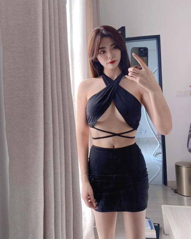 Vivian cũng khẳng định mình sử dụng Instagram một cách lành mạnh. Cô hiện dùng tài khoản mới, đang có gần 400 nghìn người theo dõi và đăng tải video đều đặn hơn trên kênh YouTube cá nhân.