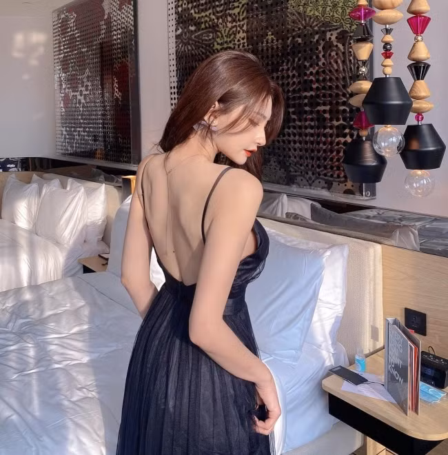 Trước đó, ETToday đưa tin, Vivian còn vướng tin đồn liên quan đến chuyện "đi khách" nhưng người đẹp đã thẳng thắn lên tiếng bác bỏ.