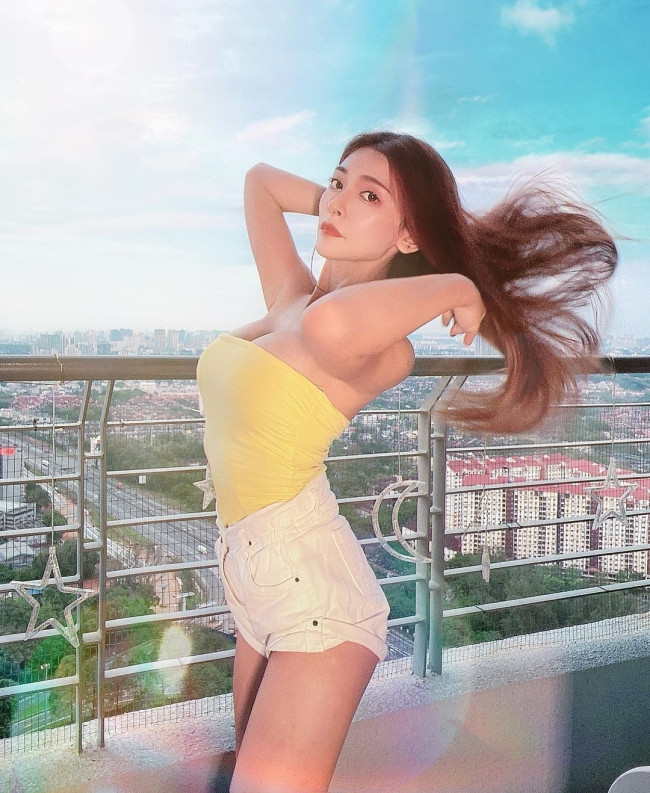 Vivian sở hữu gần 5 triệu người theo dõi trên mạng xã hội Instagram.