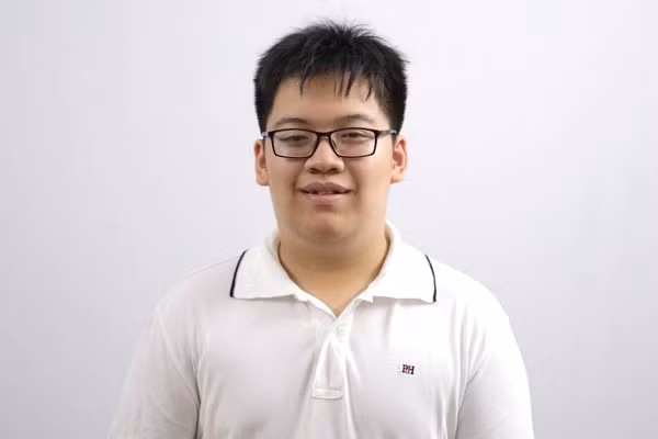 Thu khoa lop 10 chuyen Hoa 'am' luon A khoa chuyen Toan