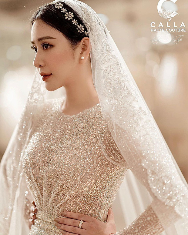 Trong diễn biến mới nhất, Thanh Tú còn không ngần ngại góp một chân vào đại chiến bikini đầu năm.