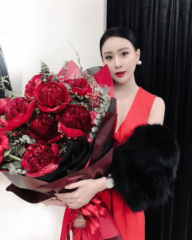 Theo hé lộ từ rich kid Thanh Tú thì cô nàng đang mang thai ở tuần thứ 26, tức chỉ còn vài tuần nữa thôi sẽ đến kỳ sinh nở.