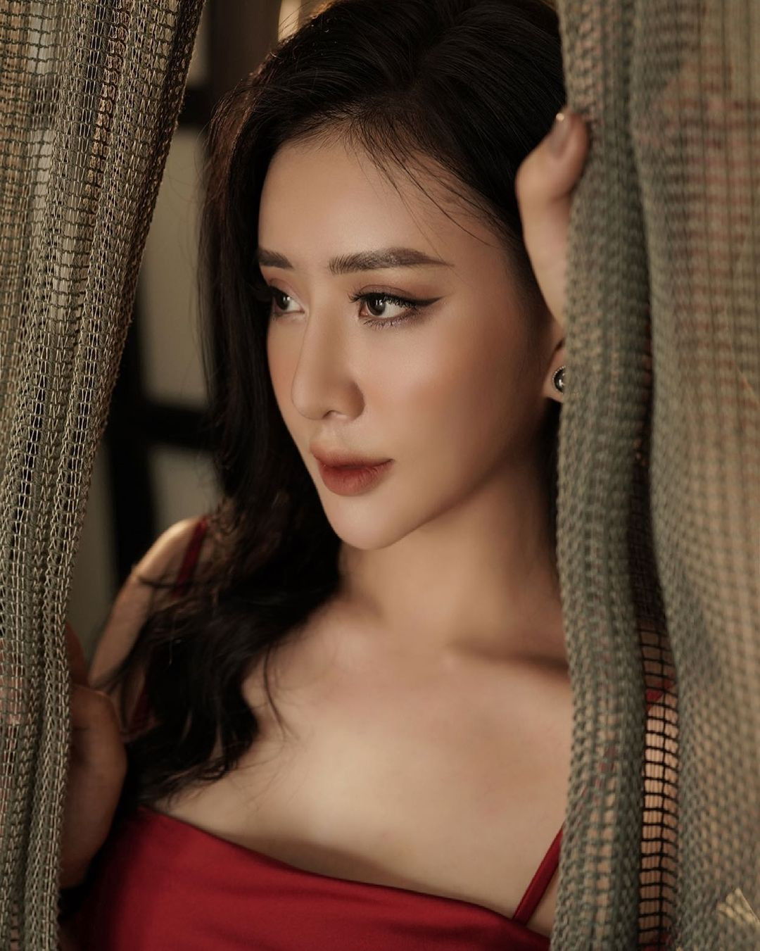 Dù gia thế của Thanh Tú vẫn là điều bí ẩn, song cuộc sống ngập trong những dịch vụ đắt đỏ, những chuyến đi xa xỉ và bộ sưu tập đồ hiệu nhiều không đếm xuể của rich kid vẫn khiến netizen phải đỏ mắt ghen tị.