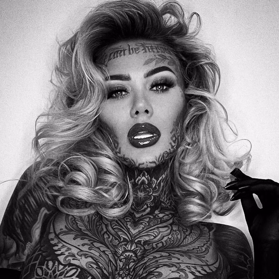 Thảo luận về một thử nghiệm xã hội cho TV khi cô che đi tất cả các hình xăm của mình, Becky cho biết cô đã nhận được nhiều sự giúp đỡ hơn từ mọi người khi xuất hiện mà không có mực.