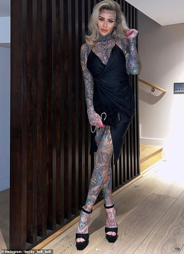 Becky - người cũng có một cô con gái hai tuổi - nói thêm rằng cô cảm thấy thất vọng khi mọi người hỏi về việc hình xăm sẽ già đi như thế nào theo năm tháng.