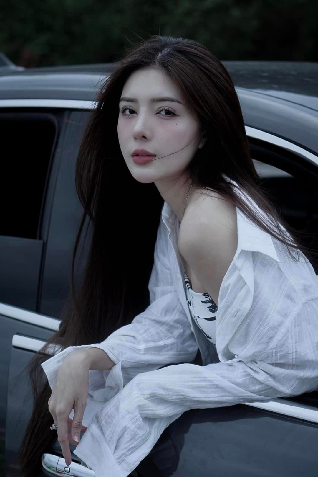 Năm 2014 khi được nhiều người biết đến hơn, Lilly Luta bất ngờ có 1 cuộc đại phẫu thuật thẩm mỹ gồm nâng mũi, cắt mắt, thu gọn hàm thậm chí là... nâng ngực.