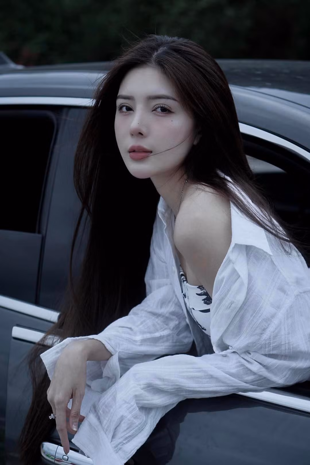 Năm 2014 khi được nhiều người biết đến hơn, Lilly Luta bất ngờ có 1 cuộc đại phẫu thuật thẩm mỹ gồm nâng mũi, cắt mắt, thu gọn hàm thậm chí là... nâng ngực.