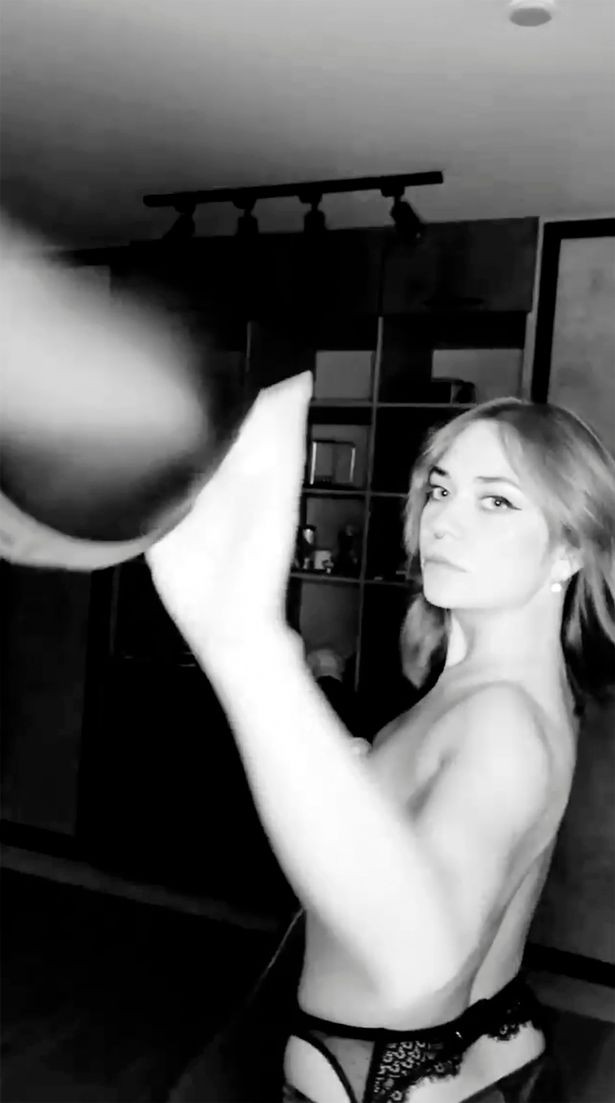 Viktoria tuyên bố sẽ có những hành động pháp lý nếu bị sa thải. Cô nói thêm: "Việc sa thải là hoàn toàn không công bằng vì tôi không làm điều gì trái với các quy định trong hợp đồng lao động".