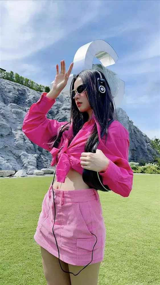 Ở phần bình luận bài đăng, rất nhiều người ngợi khen nhan sắc tuổi 33 của hot girl đình đám đất Sài thành.