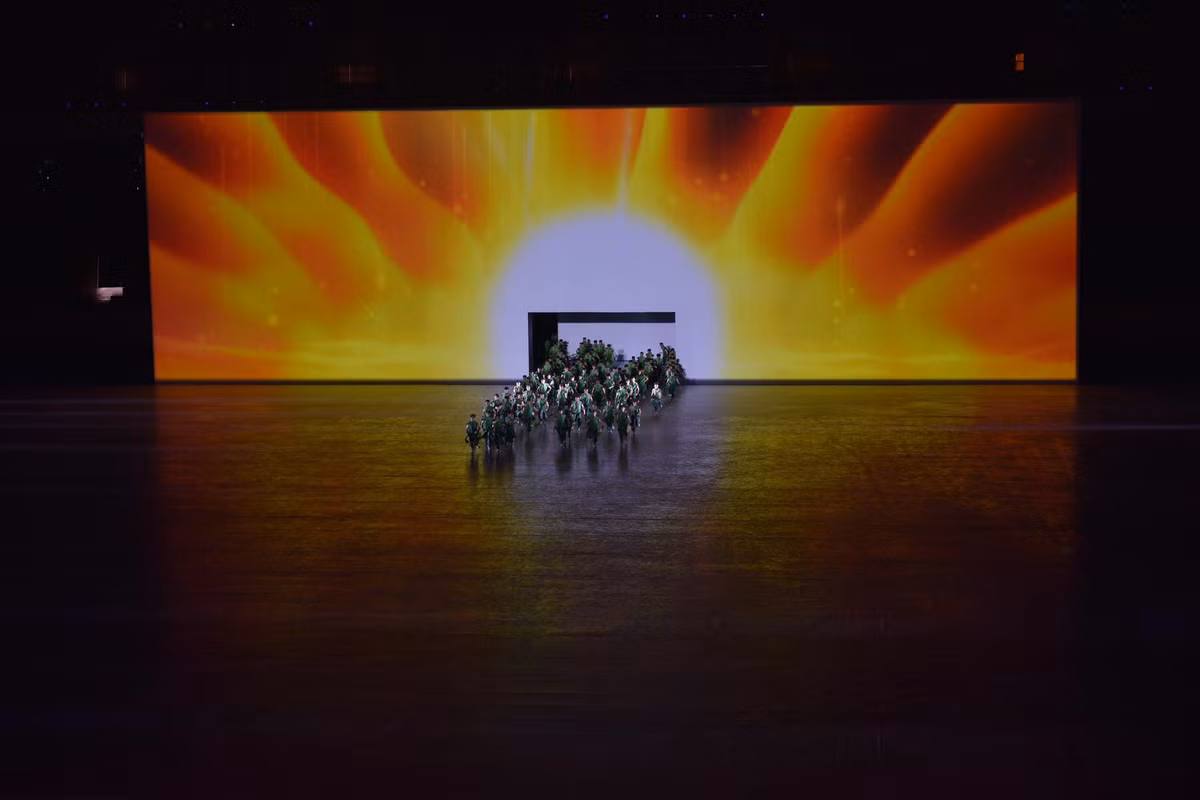 Thông điệp "Vì một Đông Nam Á hùng cường hơn - For a tronger South East Asia", qua bài hát chính thức "Cùng tỏa sáng - Let’s shine", được chuyển tải một cách rõ ràng, cuốn hút bằng các loại hình nghệ thuật mang tính biểu trưng, tương tác, đại chúng và đặc sắc tại lễ khai mạc, thể hiện nội lực trong sự tương đồng và khác biệt của văn hóa các nước Đông Nam Á; kêu gọi tình đoàn kết, chia sẻ để kiến tạo một cộng đồng bền vững trước những biến động và thử thách lớn lao.