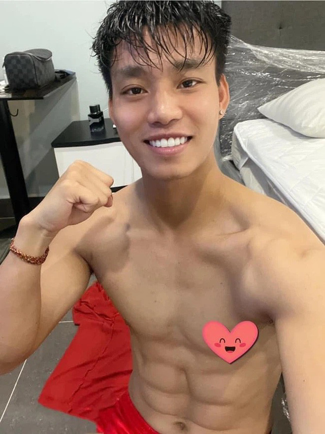 Cứ nhìn ảnh của Vũ Văn Thanh khoe những "múi sầu riêng" là nội tâm dân mạng không khỏi gào thét: Wowwwwww