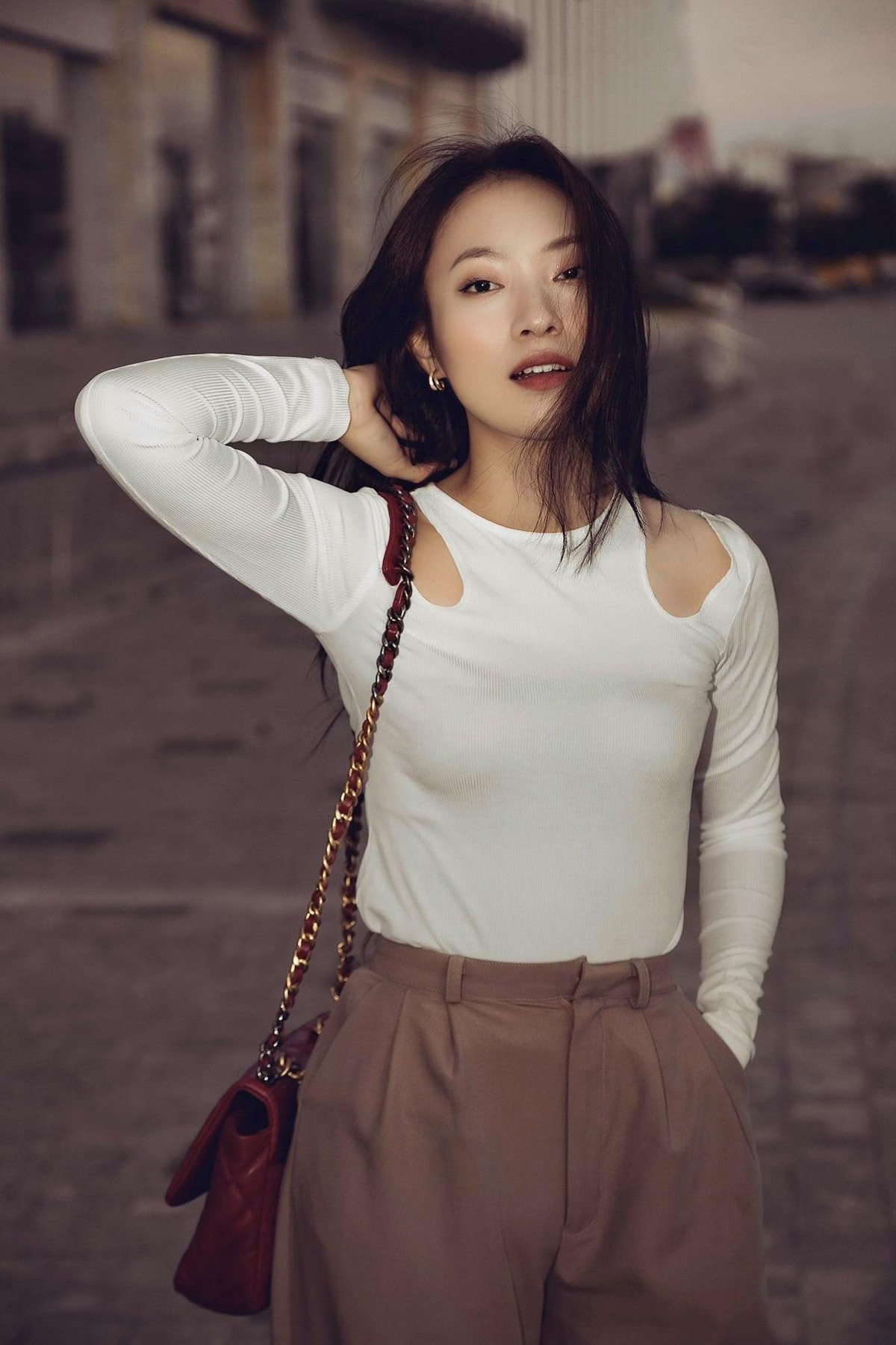 Đứng giữa nhiều lựa chọn, Khánh Vy cuối cùng chọn theo học ngành Quan hệ Quốc tế - Học viện Ngoại giao.