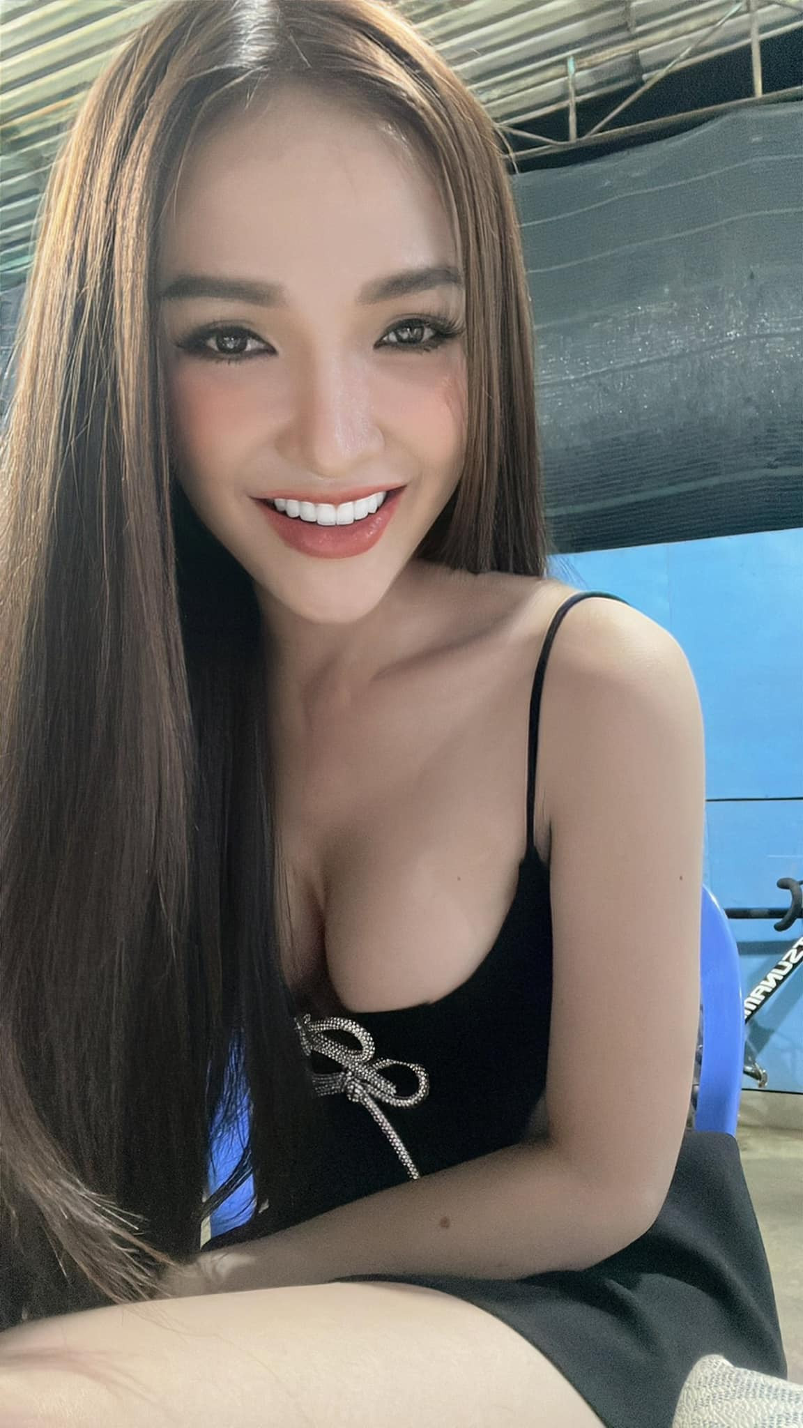 Có một điều mà ngay cả khi là con trai hay con gái Kỳ Hân vẫn không thay đổi, đó là sự nỗ lực hết mình trong học tập, công việc. Kỳ Hân từng theo học trường Đại học RMIT (TP.HCM), chuyên ngành Thương mại. Thời sinh viên, cô thường đi gia sư Tiếng Anh cho học sinh các cấp.