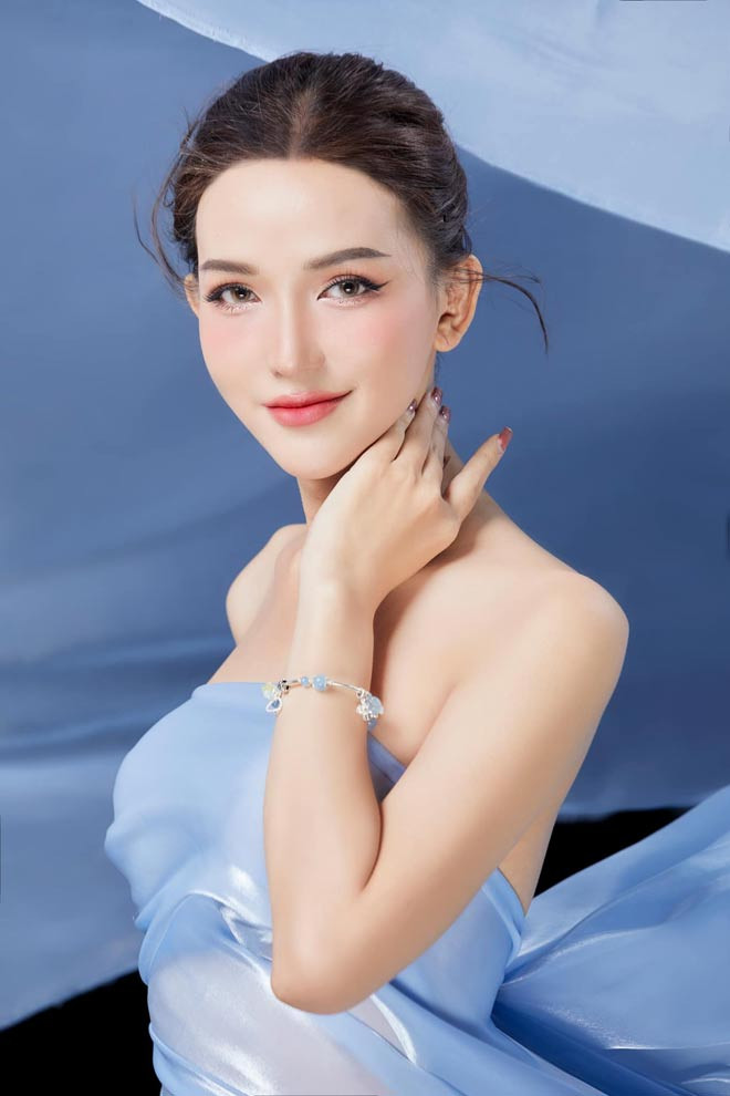 Hành trình chuyển giới để được sống thật với chính mình chưa bao giờ là dễ dàng với những chàng trai, cô gái có giới tính đi lạc. Lê Kỳ Hân (Đồng Nai) hơn ai hết hiểu rõ điều đó khi từng trải qua quãng thời gian đầy đau đớn và dằn vặt mới có được cuộc đời rực rỡ như hiện tại.