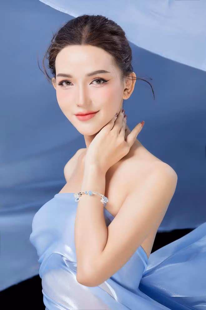 Hành trình chuyển giới để được sống thật với chính mình chưa bao giờ là dễ dàng với những chàng trai, cô gái có giới tính đi lạc. Lê Kỳ Hân (Đồng Nai) hơn ai hết hiểu rõ điều đó khi từng trải qua quãng thời gian đầy đau đớn và dằn vặt mới có được cuộc đời rực rỡ như hiện tại.