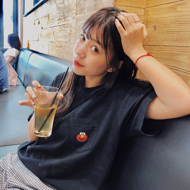 Khi sang đến đất nước mặt trời mọc, Mẫn Tiên vẫn khiến fan không khỏi tự hào với những thành tích chất cao như núi: Được trao tấm bằng chứng nhận trở thành Đại sứ du lịch của thành phố Beppu (Nhật Bản), được tham gia chiến dịch One Day Police, một ngày thử làm cảnh sát trưởng tại Nhật Bản và lên sóng truyền thông quốc tế.