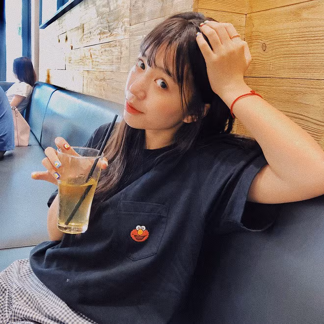 Khi sang đến đất nước mặt trời mọc, Mẫn Tiên vẫn khiến fan không khỏi tự hào với những thành tích chất cao như núi: Được trao tấm bằng chứng nhận trở thành Đại sứ du lịch của thành phố Beppu (Nhật Bản), được tham gia chiến dịch One Day Police, một ngày thử làm cảnh sát trưởng tại Nhật Bản và lên sóng truyền thông quốc tế.