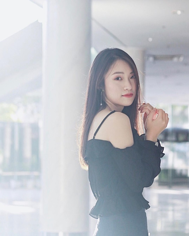 Làm Youtube, chạy sự kiện, celebs, KOLs – Khánh Vy đều cân được hết. Không chỉ được lòng fan vì xinh đẹp, học giỏi, hot girl Nghệ An còn tạo ấn tượng tốt bởi năng lượng tích cực, tính tình thân thiện và hòa đồng.