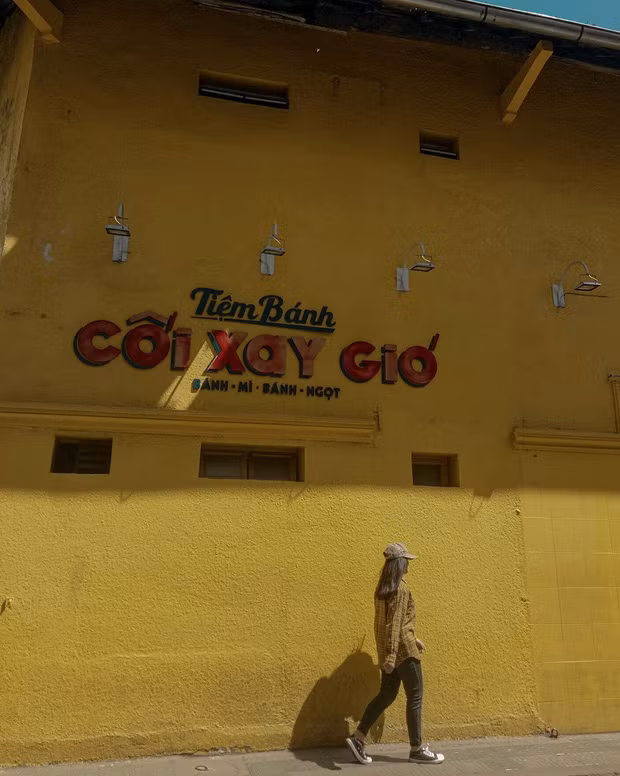 Chưa dừng lại ở việc vé máy bay giá rẻ, giá phòng tại Đà Lạt cũng đang giảm giá bởi lượng phòng bị khách hủy lớn nên nhiều chủ các điểm lưu trú cũng muốn có khách để có một phần thu nhập.