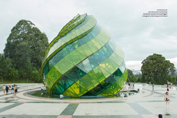 Giữa tâm điểm dịch Covid-19, hắc hẳn các tín đồ du lịch cũng chịu không ít thiệt thòi khi phải huỷ hết mọi lịch trình vui chơi, khám phá để ở nhà phòng tránh dịch. Lúc này, nhiều hãng máy bay tung loạt vé giá rẻ để kích thích đi lại, du lịch của người dân. Trong đó, Đà Lạt là điểm đến có giá vé khá rẻ.