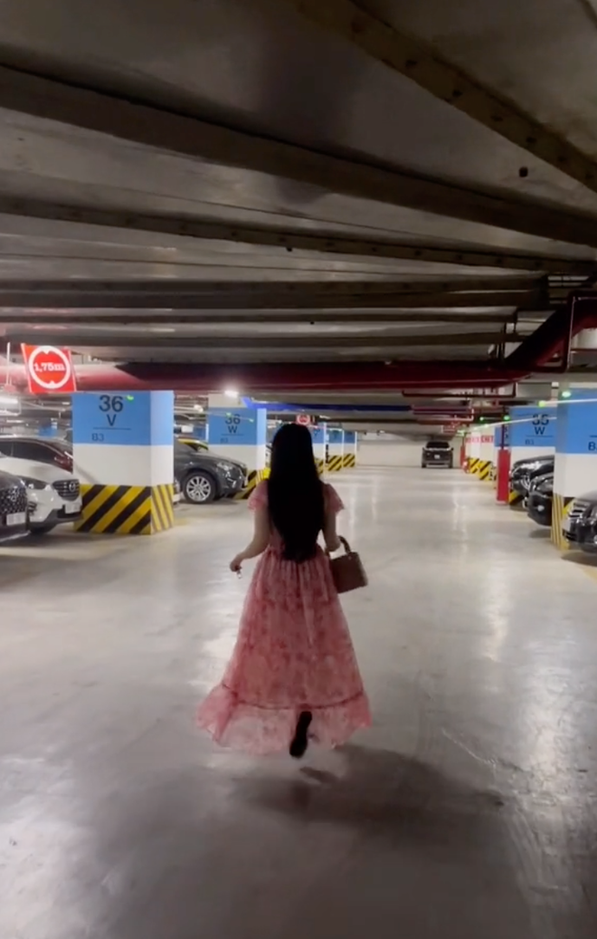 Thật ra các bạn đang sống cuộc sống thất bại, không bằng chúng tôi. Sự thành công của chúng tôi làm các bạn khao khát và bị mặc cảm, tổn thương khi nhìn lại chính mình. Các bạn chỉ đang cố gắng xoa dịu nỗi đau đấy bằng cách gato, nói xấu và dìm chúng tôi xuống thôi." hot girl tài chính 4.0 giấu mặt cho biết thêm.