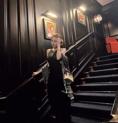 Thời gian gần đây, Trâm Anh chăm đăng tải những bức ảnh lên trang cá nhân hơn và nhận về nhiều lời bình luận tích cực từ netizen.