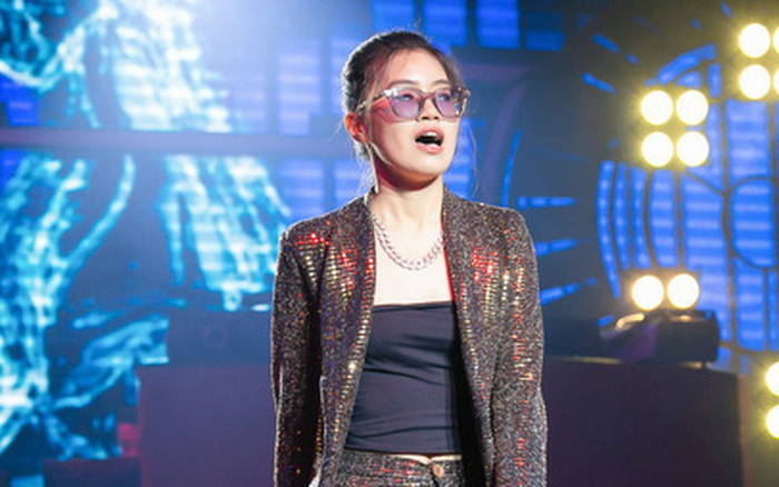 Trước đó người ta đã quen với một Pháo vừa dịu dàng vừa cá tính.