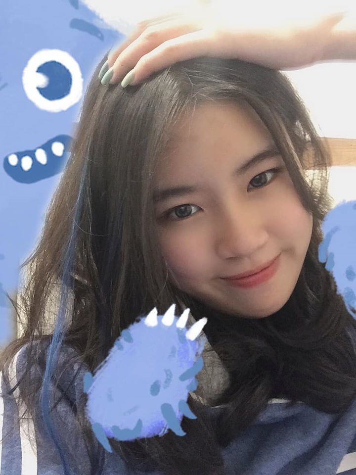 "Trời lạnh mà sao chị hot thế?", "Con gái người ta 18 tuổi nó phải hừng hực sức sống như thế này mới chuẩn chứ." hay "Chỉ 2 chữ thôi: Đẳng cấp!" là những bình luận mà dân tình để dưới bài viết của Pháo.