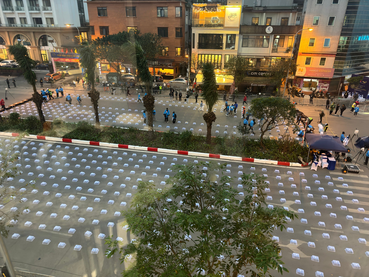 Màn trình diễn ánh sáng nghệ thuật có chủ đề "Một ngày kinh đô - Nghìn năm lịch sử" được lấy cảm hứng từ chính nền văn hiến nghìn năm lịch sử của Thủ đô Hà Nội, là biểu tượng kết tinh các giá trị văn hóa dân tộc Việt Nam, với mong muốn mang đến một tác phẩm nghệ thuật gói trọn tinh hoa văn hoá, lịch sử của vùng đất.