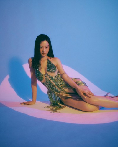 Hiện tại, Jun Vũ đa dạng hơn trong cách lựa chọn trang phục. Nhất là việc thử nghiệm những bộ đồ có thiết kế thách thức.