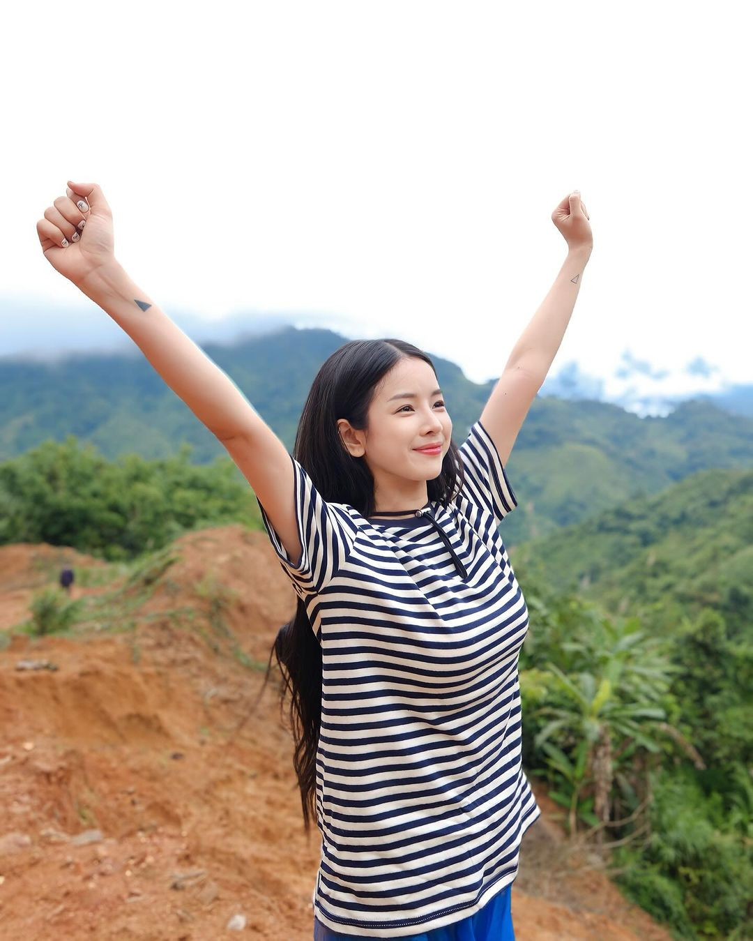 Mie từng gây chú ý khi tự tậu xe hơi, nhà 3-4 tỷ đồng bằng tiền tích góp. Hiện tại, cô có thu nhập ổn định nhờ công việc DJ, diễn xuất, KOL quảng cáo...