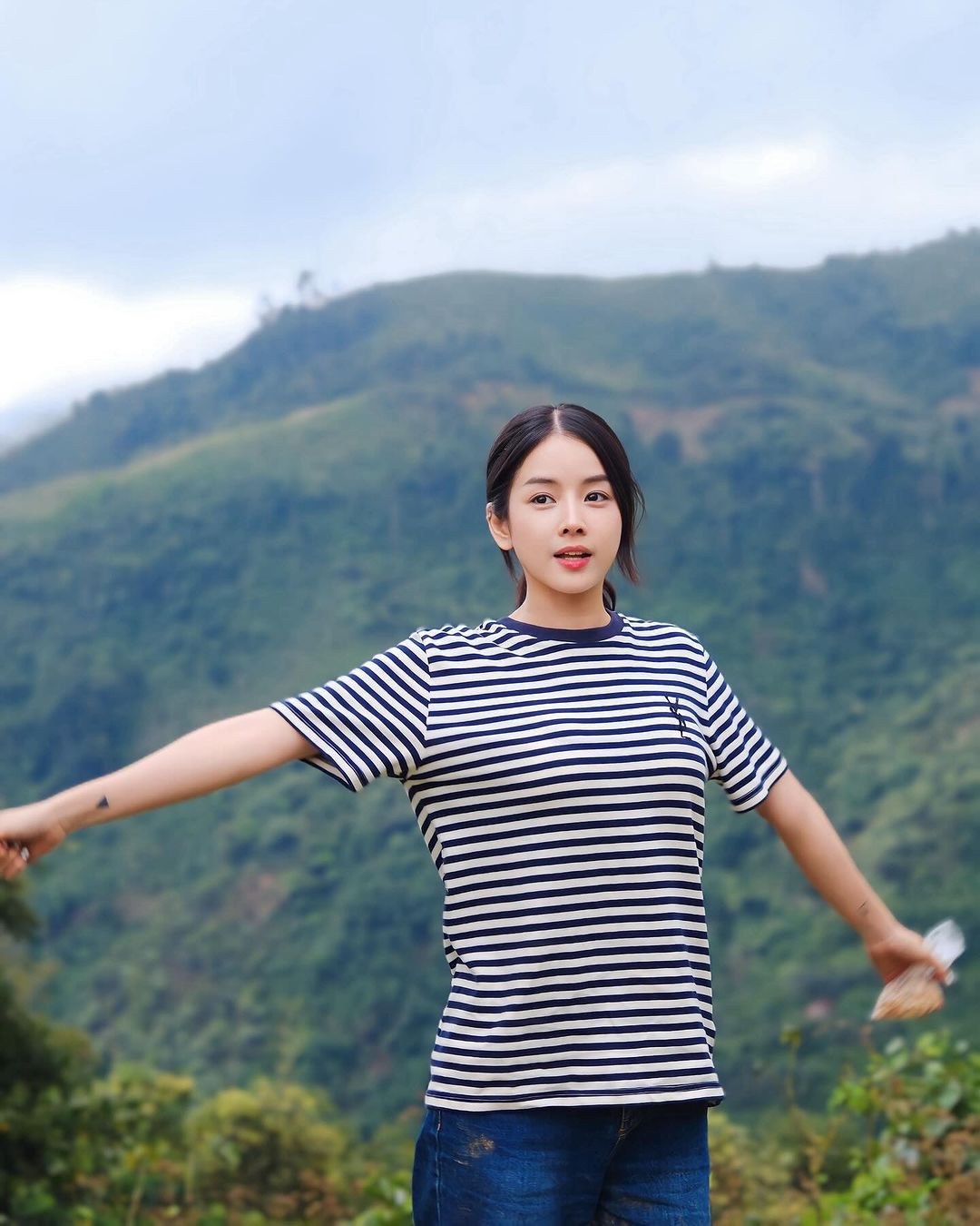 Sau chuyện tình không có cái kết đẹp với bạn trai, nhiều người nhận xét "búp bê DJ" xinh đẹp, tươi trẻ hơn khi không còn thuộc về ai.