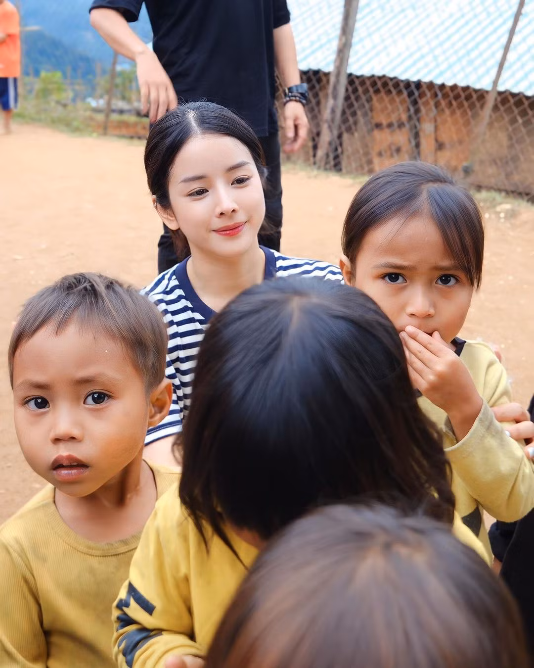 Sự thân thiện và lòng nhân ái của Mie khiến nhiều người để lại bình luận tích cực. Dù cuối năm bận rộn nhưng cô nàng vẫn tham gia các hoạt động cộng đồng.