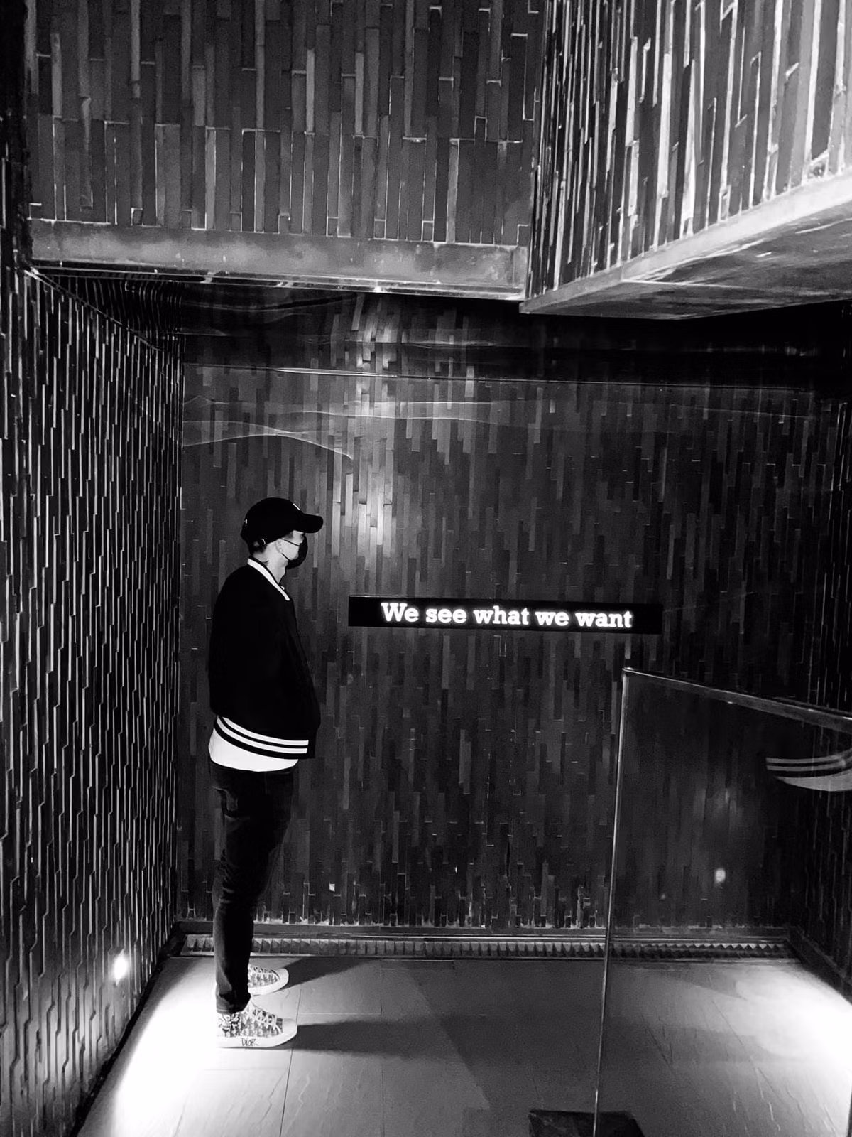 Không ít lần netizen bắt hint hẹn hò giữa Đoàn Văn Hậu và Doãn Hải My. Điển hình như bức ảnh được chụp tại một quán cafe tài Hà Nội.