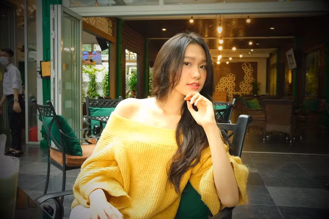 Nếu theo dõi, cũng không khó để nhận thấy dạo này Đoàn Văn Hậu và bạn gái tin đồn chịu khó để lộ hint hơn, cụ thể là nhiều ảnh chụp chung background hơn.