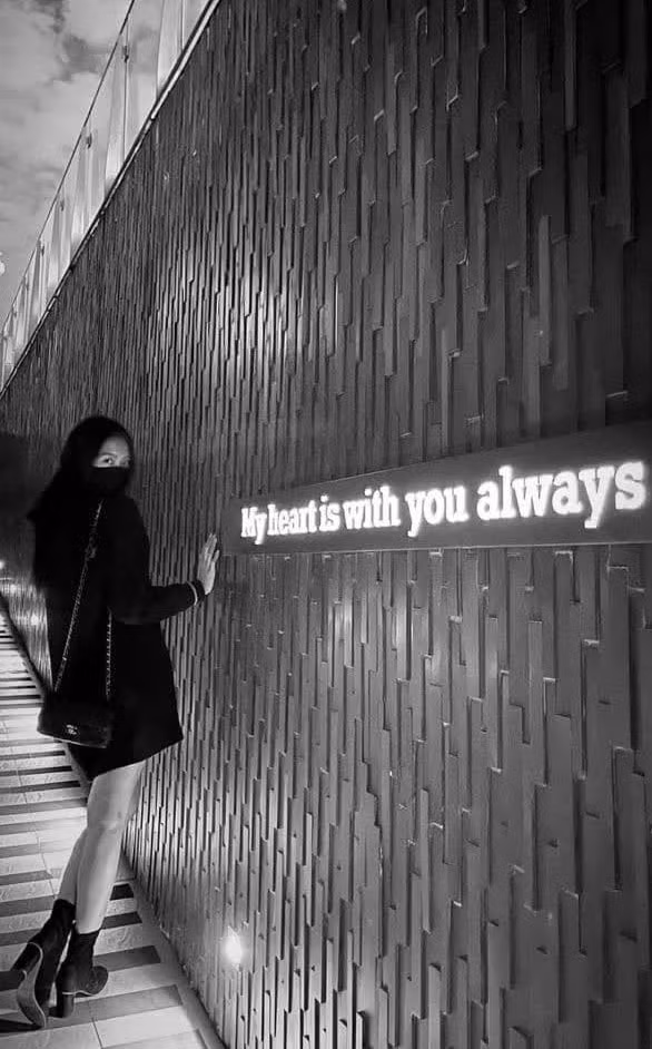 Cả Văn Hậu và Hải My đều có những bức ảnh tương tự. Cặp đôi này cũng không bỏ qua bất cứ động thái nào của nhau trên trang cá nhân.