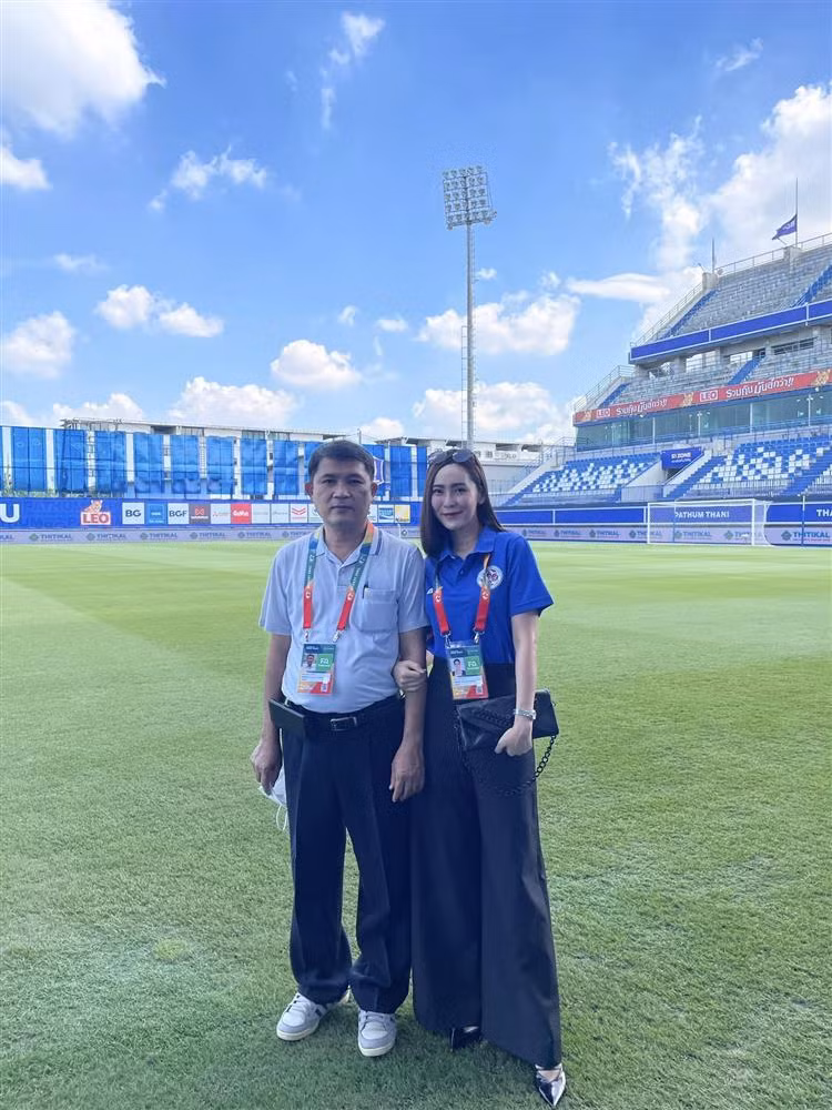 Gai xinh moi noi cua bong da Thai Lan gay sot mang la ai?