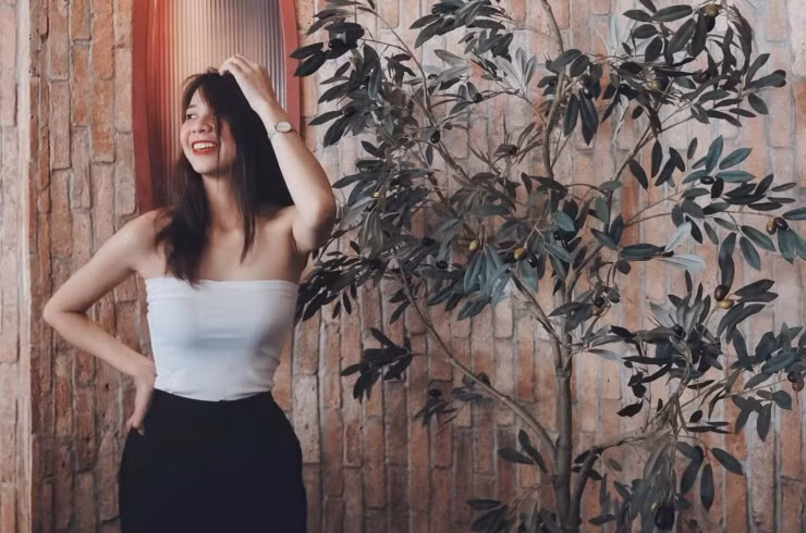 Khánh Linh có thân hình chuẩn mẫu, cân đối.