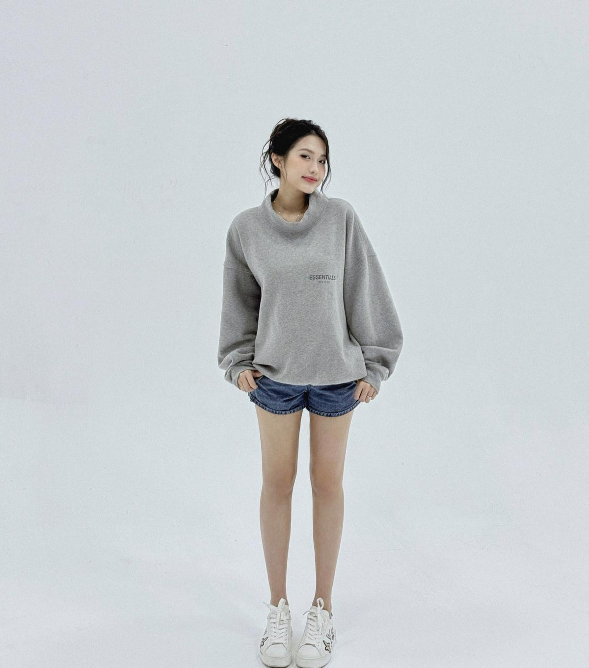 Tuy nhiên, Doãn Hải My cũng không tránh khỏi những vết rạn đỏ ở bụng khi tăng hơn 10 kg trong quá trình mang thai.