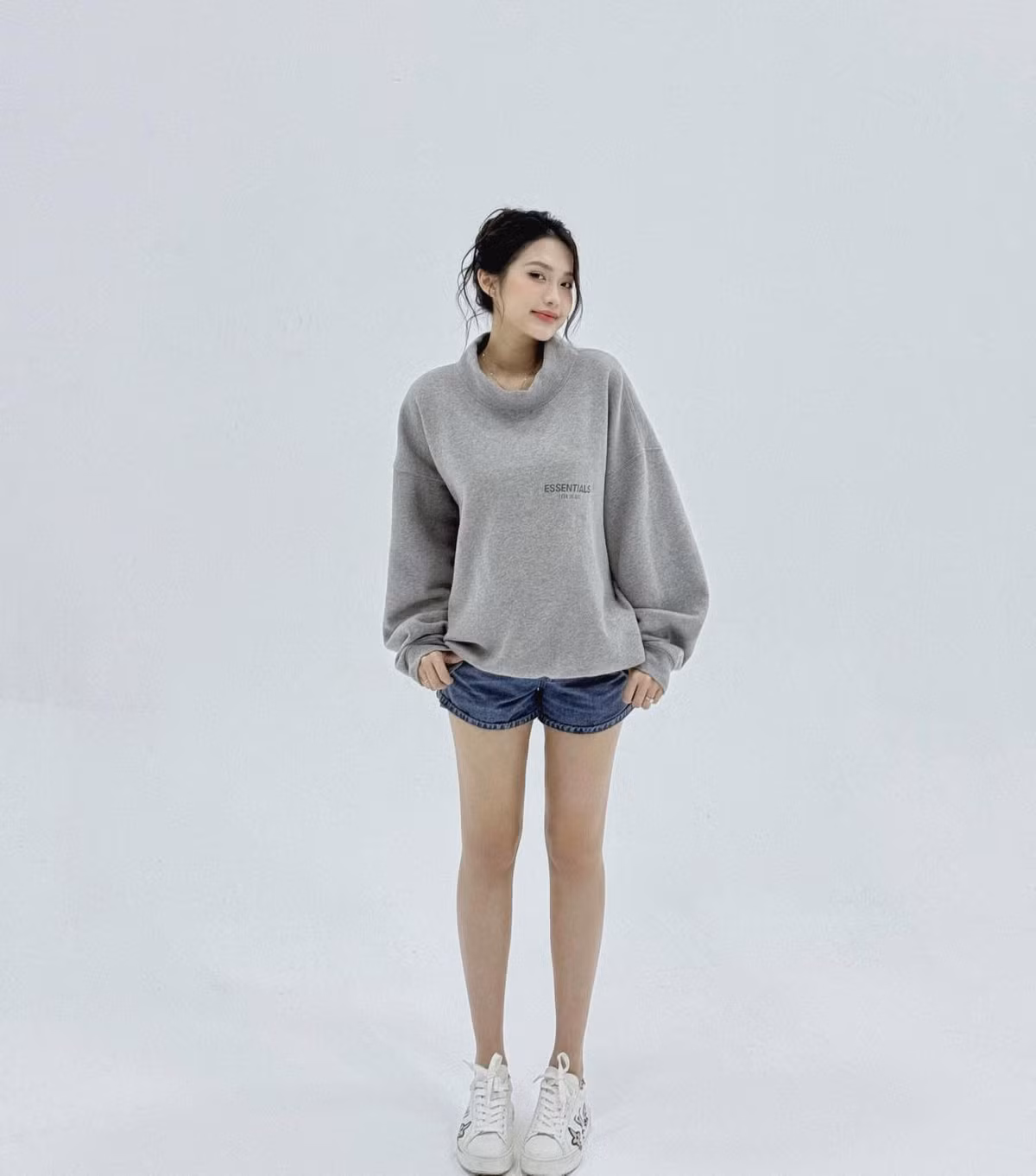 Tuy nhiên, Doãn Hải My cũng không tránh khỏi những vết rạn đỏ ở bụng khi tăng hơn 10 kg trong quá trình mang thai.